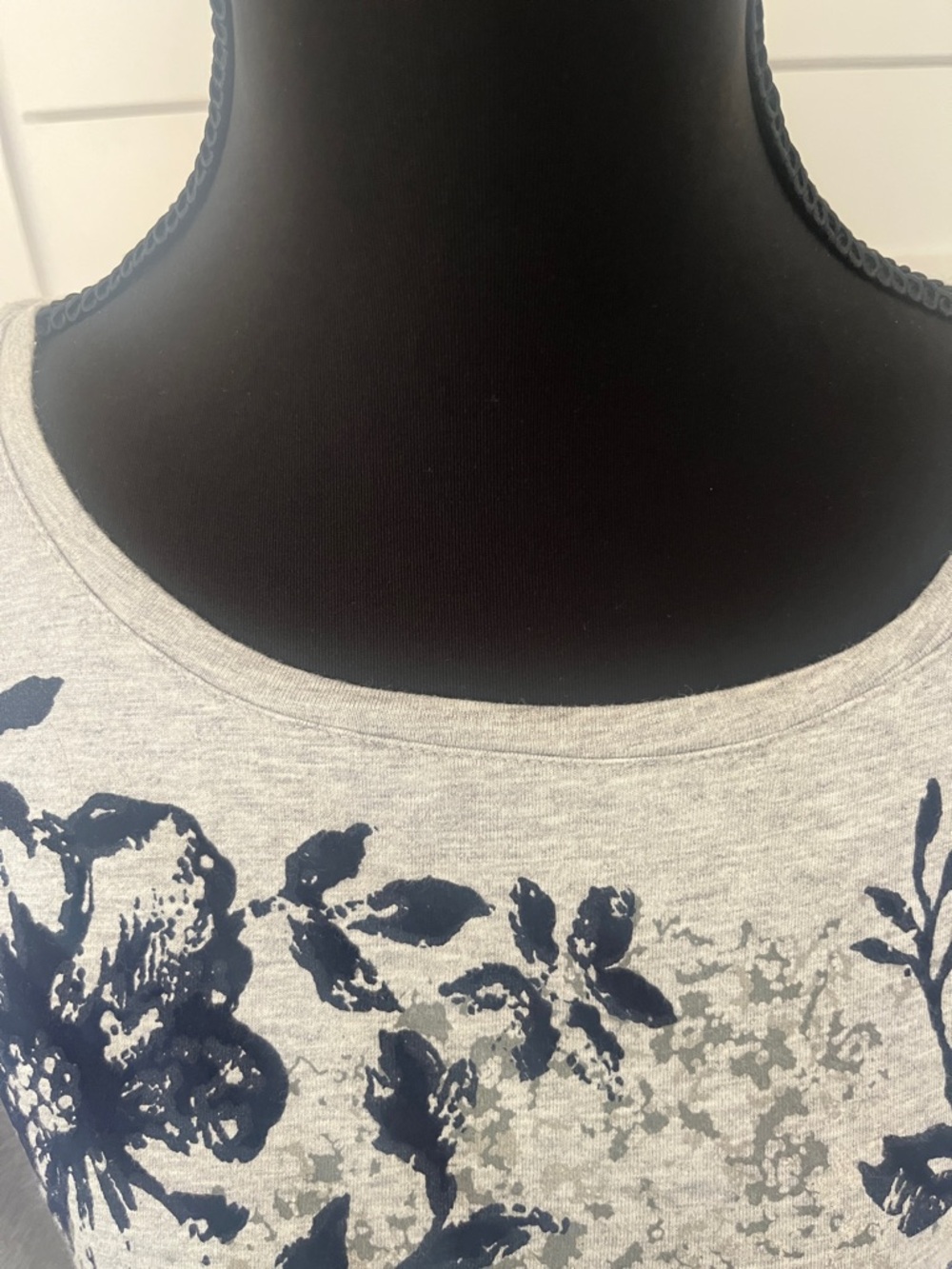 Chico's Zenergy Gray Tunic Tee Navy Floral Print P1 - Picture 6 of 15